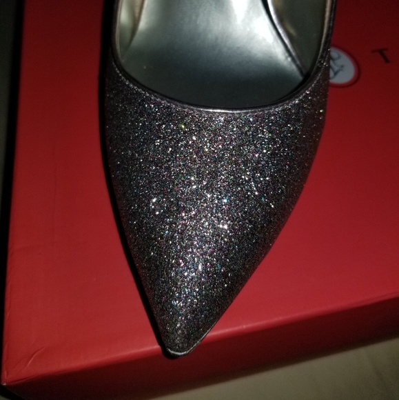 Shoes - Picture 2 of 8